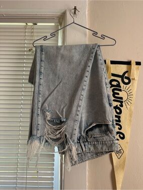 Good American Straight Distressed Jean